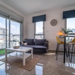 Port - German Colony Luxurious 2 Bdrms דירה חיפה