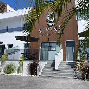 Giorgis Luxury דירה איה נאפה